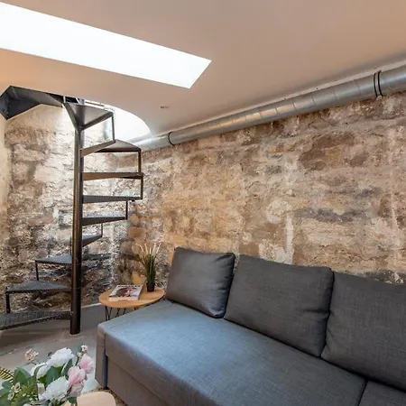 Apartment Geranimus Republic Square Paris